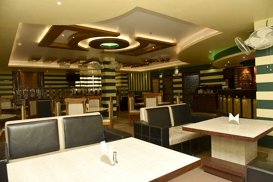 bar-cum-restaurant-of-hotel-haveli-in-krishnanagar3