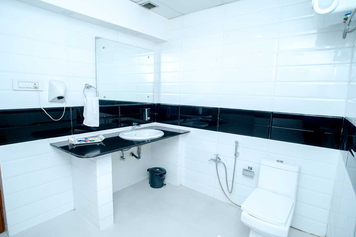 hotel-haveli-krishnanagar-suit-room-bathroom